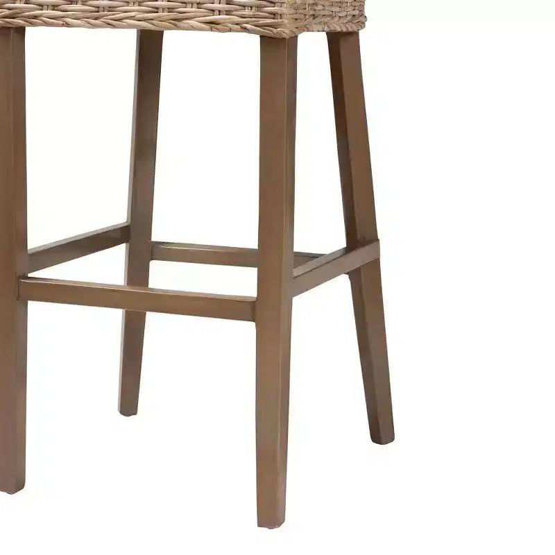 Sgabello da bar in rattan e legno di mogano grigio Kubu/tortora rustico