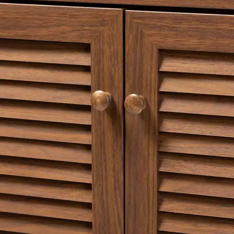 Scarpiera in legno con ripiani e cassetto